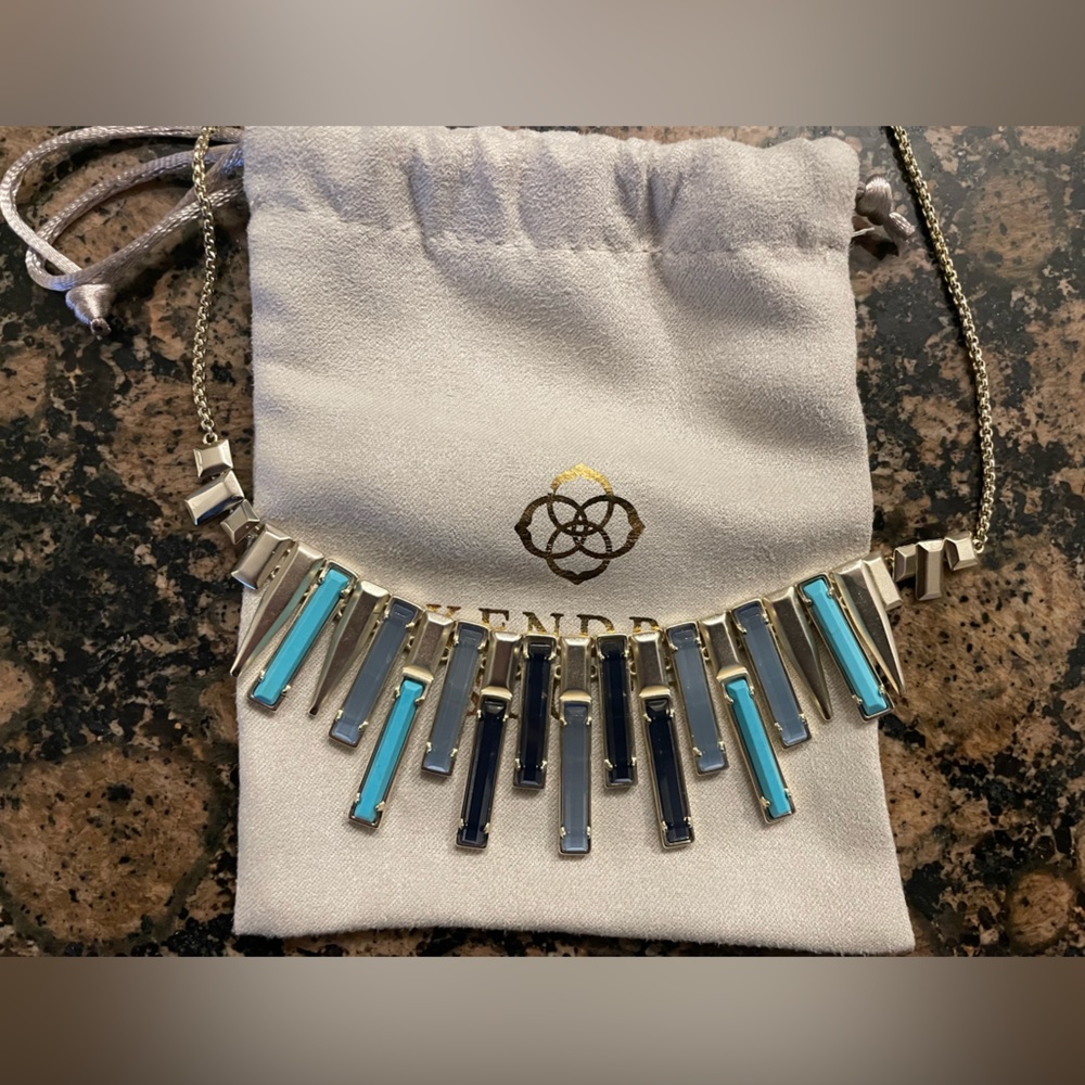 Kendra Scott necklace